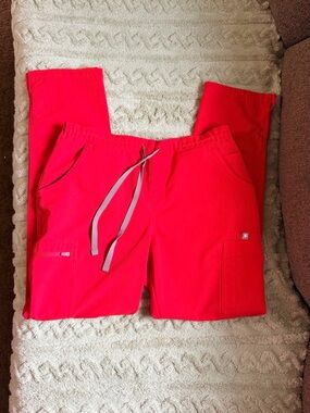 FIGS EUC Limited Edition Color, Pop Red Yola Skinny scrub pants in Size M/Reg